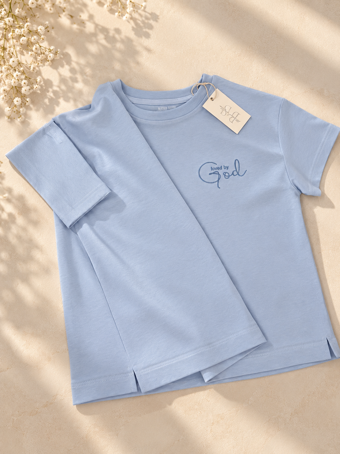 t-short "Loved by God"