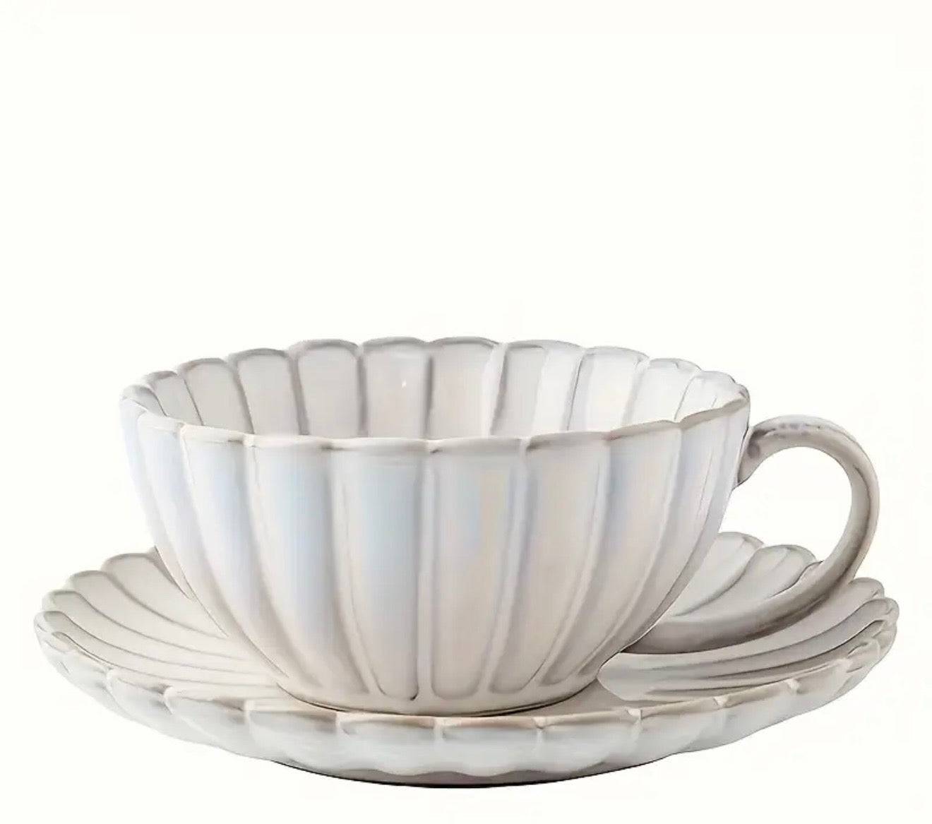 Керамическая чашка с блюдцем