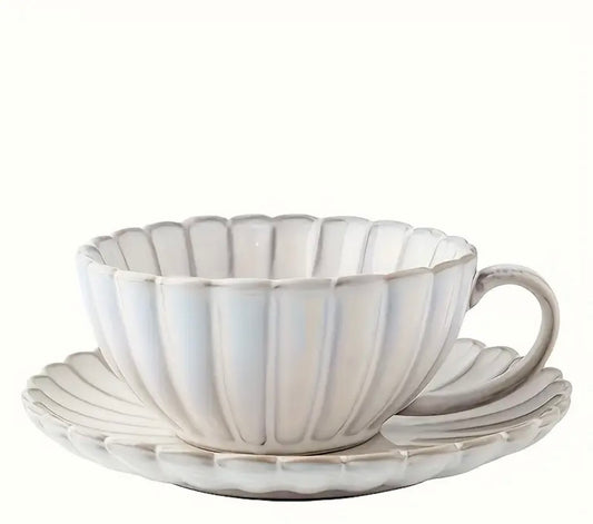 Керамическая чашка с блюдцем